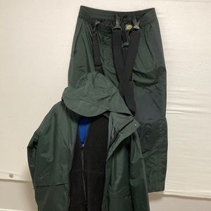 new condition-Cabela’s Gortex rain gear. XL reg pants & XXL rain jacket & liner